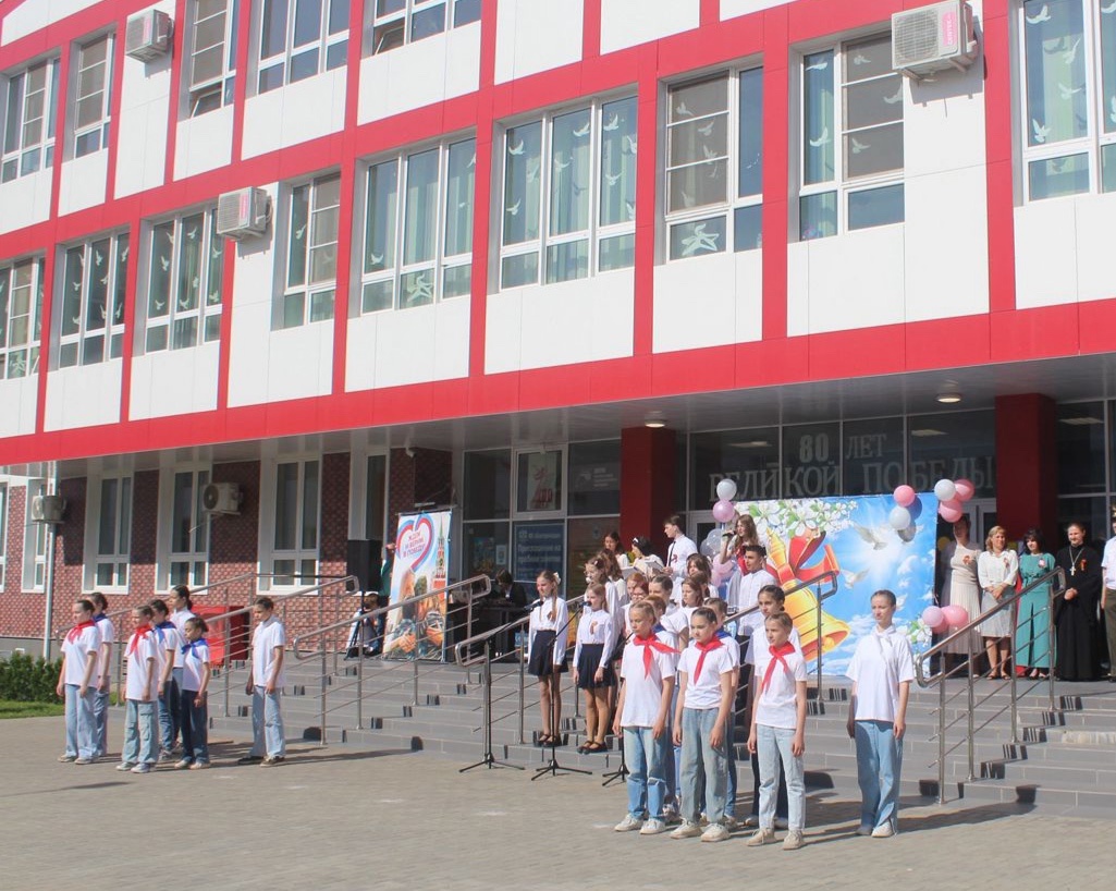 24.05.2025 года в МБОУ СОШ №112 прозвенел последний звонок для наших дорогих выпускников 